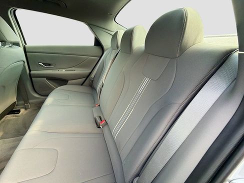 Used 2023 Hyundai Elantra SEL FWD image 12