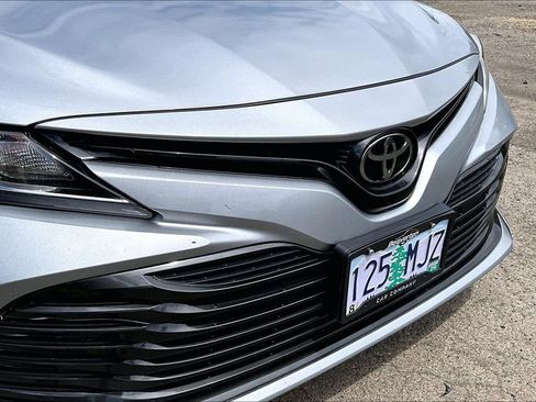 Used 2019 Toyota Camry LE FWD image 32