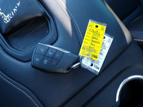 Used 2023 GMC Yukon XL AT4 w/ AT4 Premium Plus Package image 36