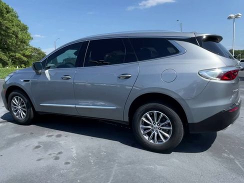 Used 2023 Buick Enclave Essence FWD image 6