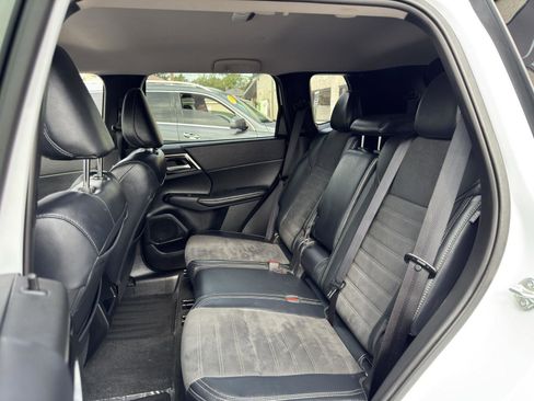 Used 2024 Mitsubishi Outlander SE image 35