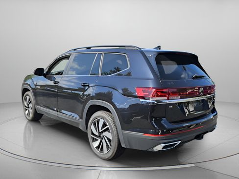 Certified 2025 Volkswagen Atlas SE FWD image 3