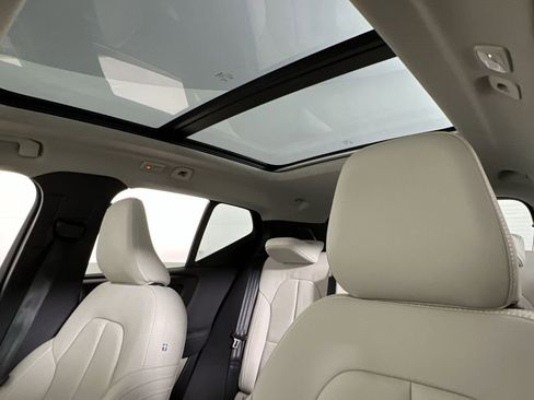 Certified 2024 Volvo XC40 B5 Plus image 16