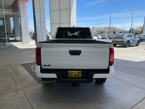 Certified 2025 Toyota Tacoma SR5 AWD/4WD image 4