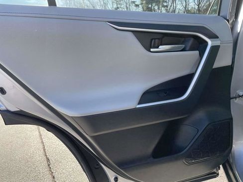 Used 2022 Toyota RAV4 Limited image 16