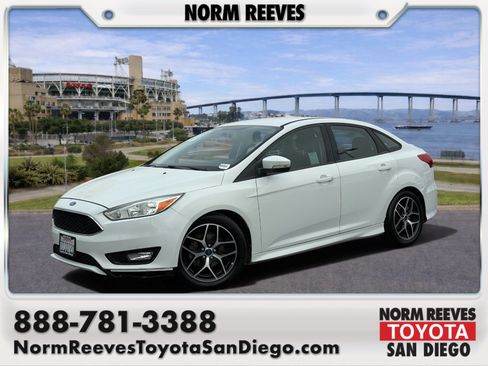 Used 2016 Ford Focus SE w/ SE Sport Package FWD image 1