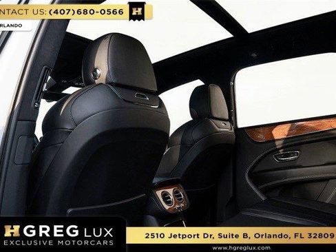Used 2022 Bentley Bentayga image 50