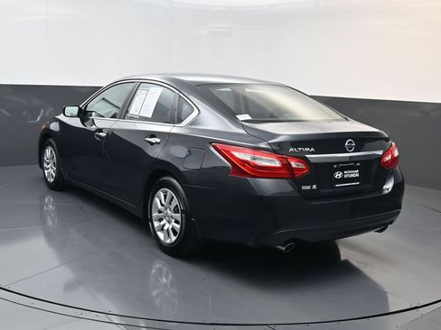 Used 2017 Nissan Altima 2.5 S w/ Power Driver Seat Package FWD image 5