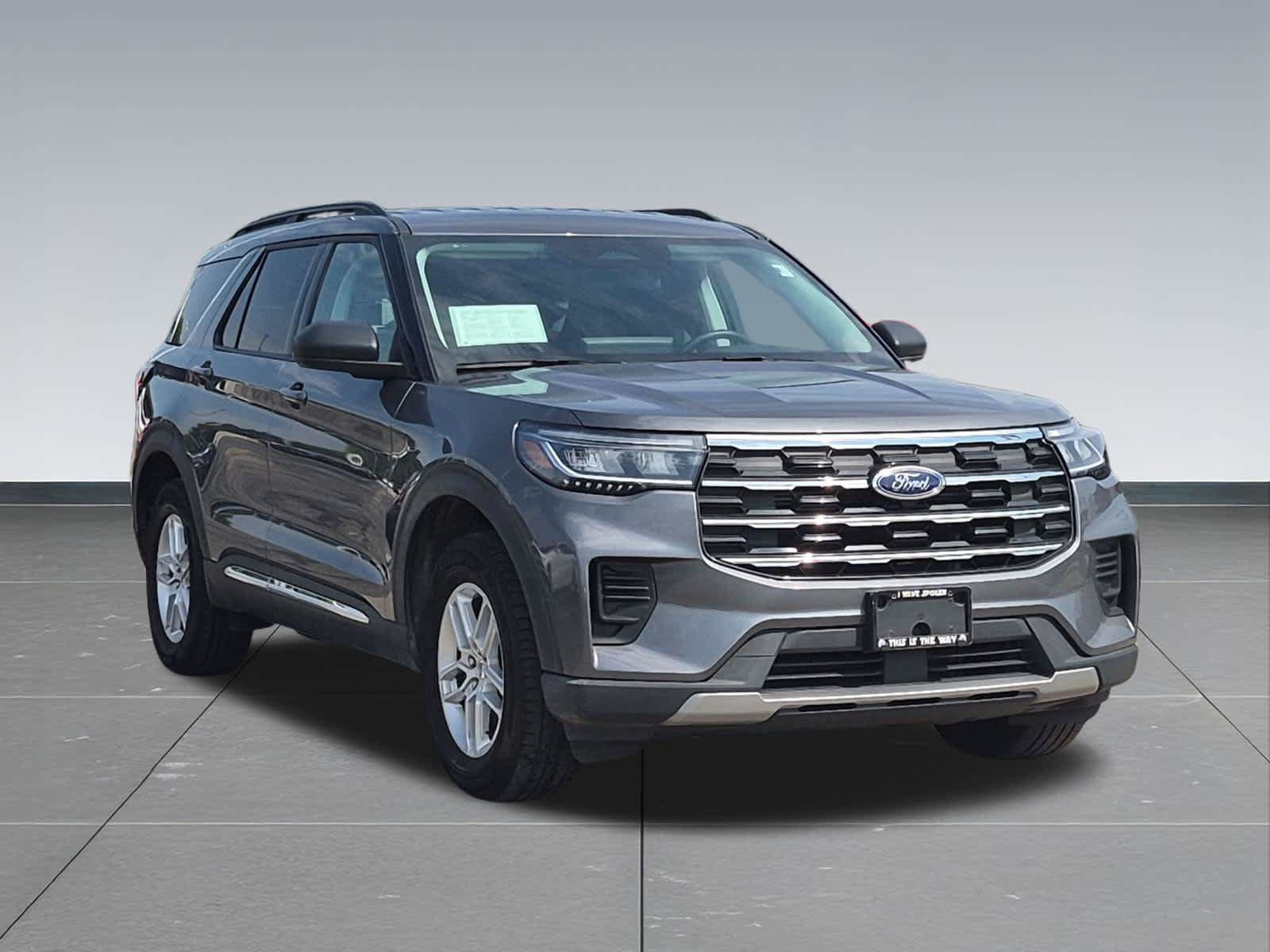 Used 2025 Ford Explorer Active AWD/4WD image 8
