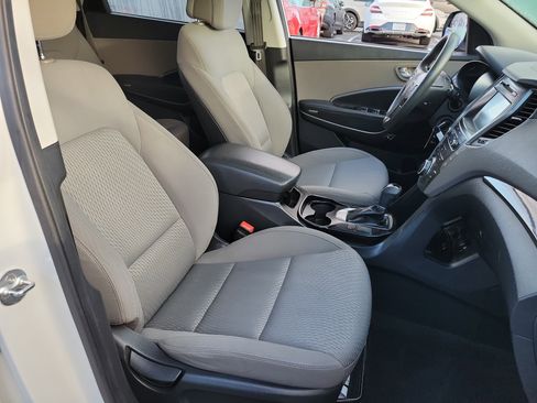 Used 2018 Hyundai Santa Fe SE image 19