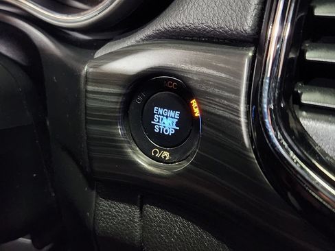 Used 2019 Jeep Grand Cherokee Altitude RWD image 39