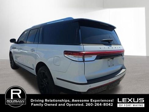 Used 2022 Lincoln Navigator L Reserve image 3