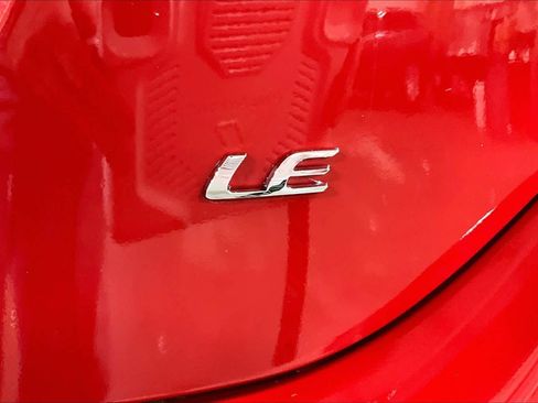 Used 2015 Toyota Corolla LE image 9