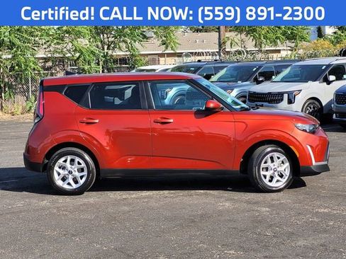 Certified 2025 Kia Soul LX w/ LX Technology Package FWD image 4
