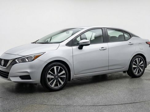 Used 2025 Nissan Versa SV image 3