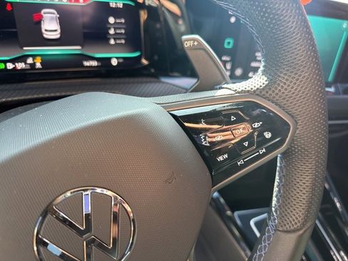 Used 2024 Volkswagen Golf R 2.0T image 15