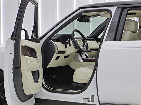 Used 2023 Land Rover Range Rover SE image 7