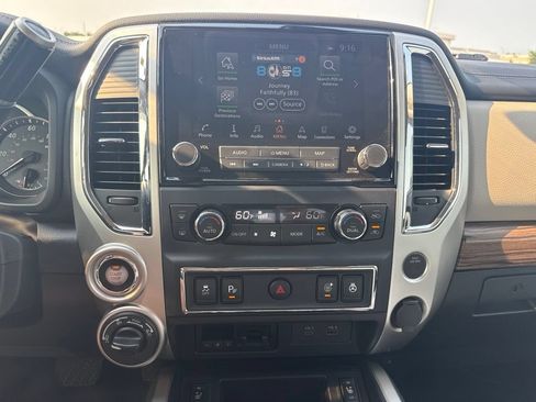 Used 2021 Nissan Titan SL w/ Moonroof Package AWD/4WD image 18