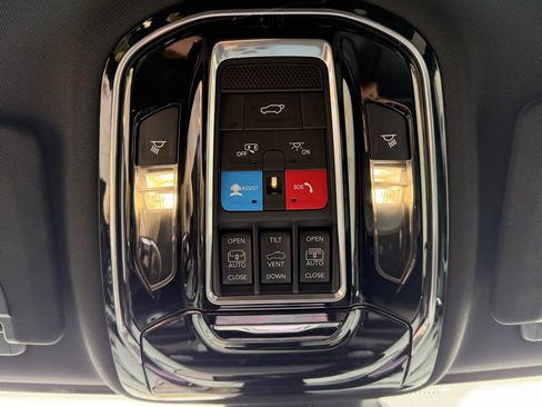 Certified 2023 Jeep Grand Cherokee L Overland image 30