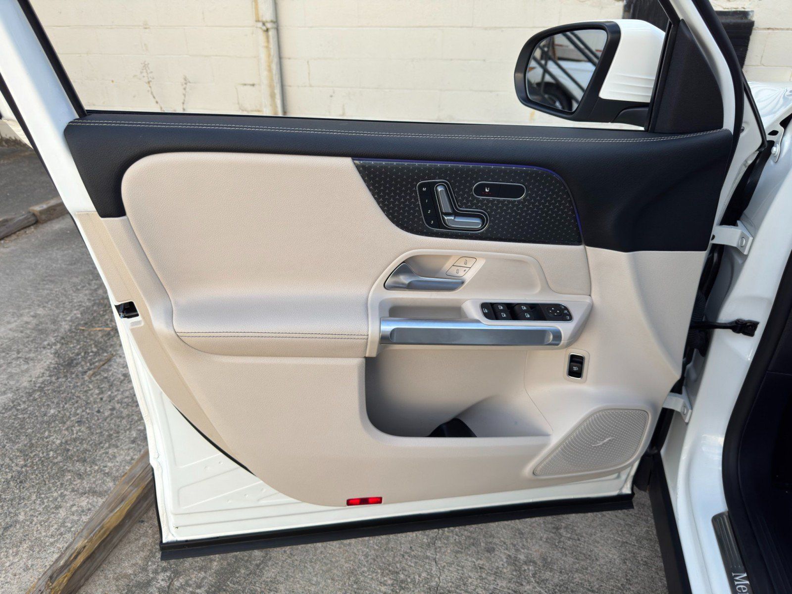 Used 2024 Mercedes-Benz GLB 250 w/ Exclusive Package image 47