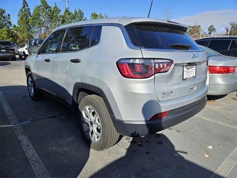 Certified 2025 Jeep Compass Sport image 10