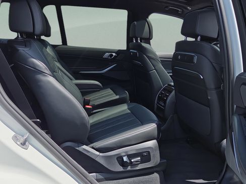 New 2026 BMW X7 M60i w/ Climate Comfort Package AWD/4WD image 16