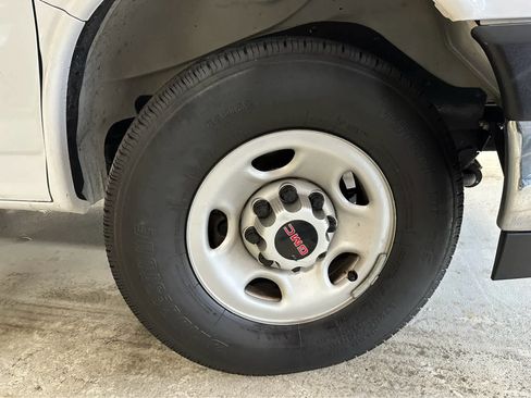 Used 2024 GMC Savana 2500 w/ Driver Convenience Package image 40