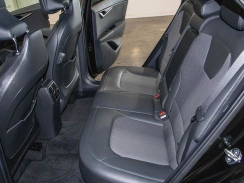 Used 2023 Kia Niro EX image 14