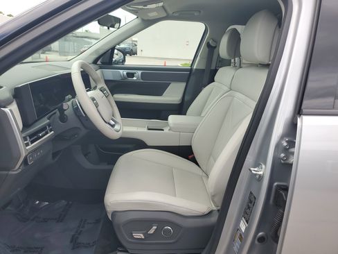 Used 2025 Hyundai Santa Fe SEL image 11