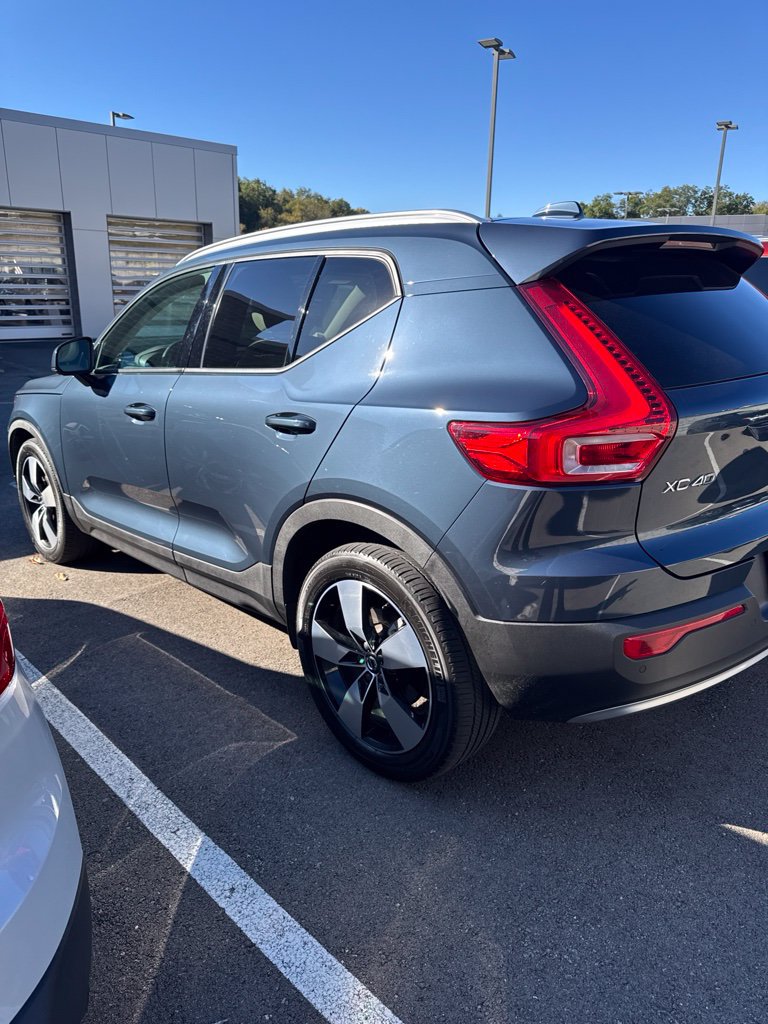 Used 2021 Volvo XC40 T5 Momentum w/ Protection Package AWD/4WD image 5