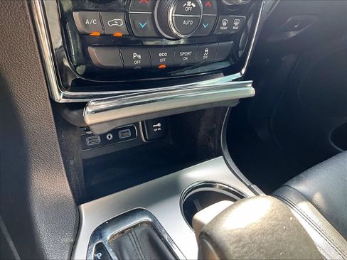 Used 2019 Jeep Grand Cherokee Limited w/ Trailer Tow Group IV AWD/4WD image 32