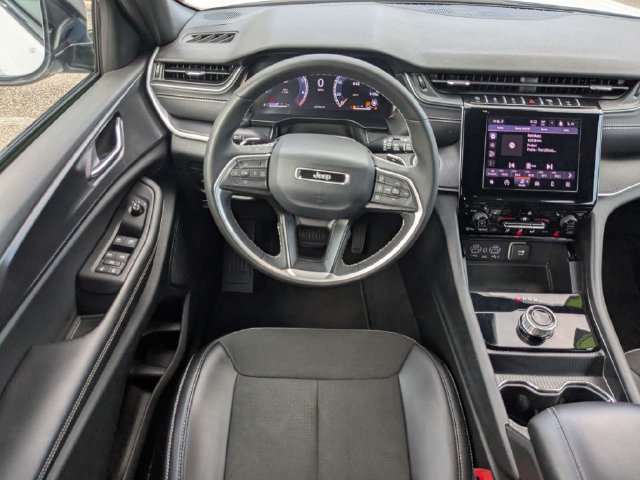 Used 2025 Jeep Grand Cherokee Altitude AWD/4WD image 18