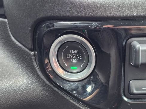Used 2025 GMC Sierra 1500 SLT AWD/4WD image 37