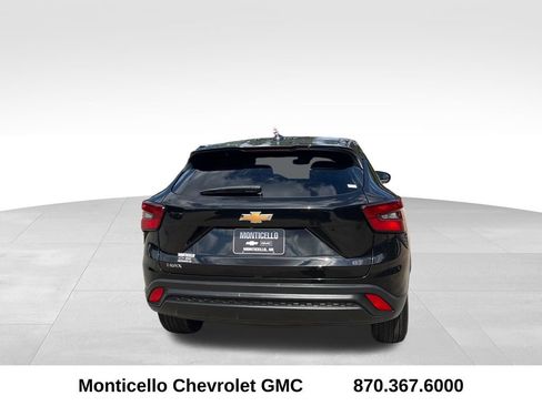 Used 2025 Chevrolet Trax LS FWD image 4