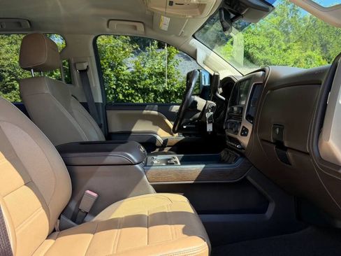 Used 2018 GMC Sierra 3500 Denali w/ Duramax Plus Package AWD/4WD image 32