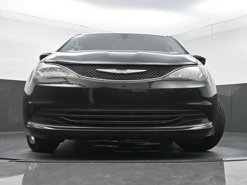 Used 2017 Chrysler Pacifica Touring w/ Tire & Wheel Group FWD image 23