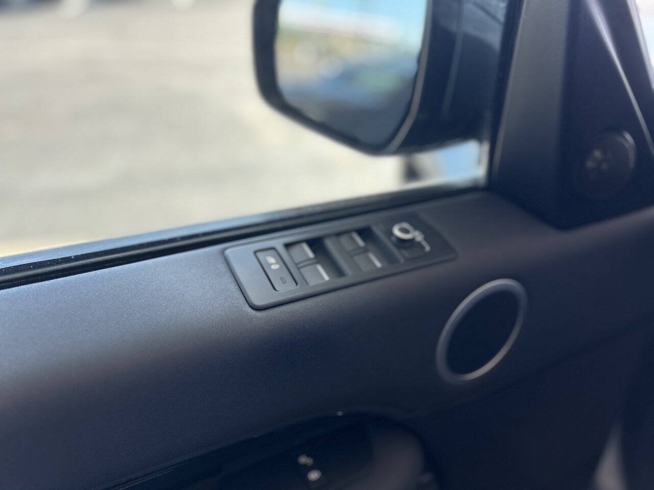 Used 2018 Land Rover Discovery SE AWD/4WD image 33