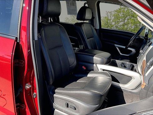 Used 2018 Nissan Titan SL image 29