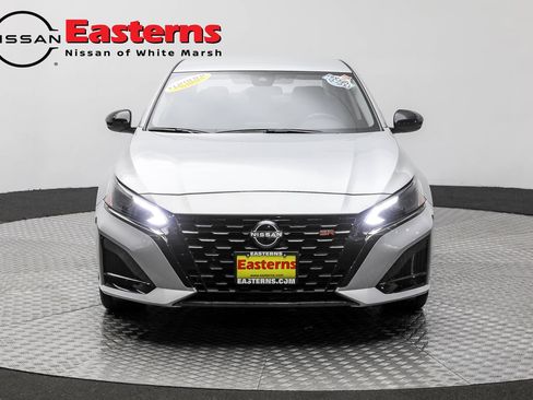 Used 2023 Nissan Altima 2.5 SR FWD image 2