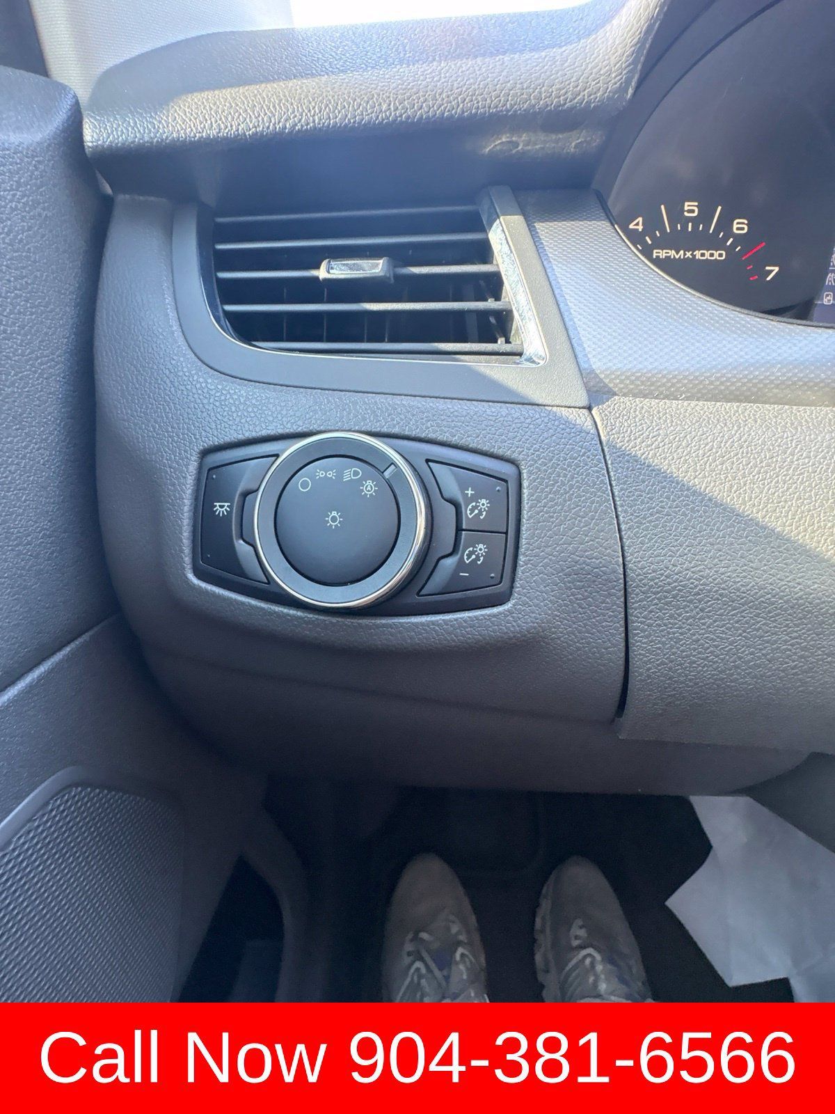 Used 2014 Ford Edge SEL FWD image 19
