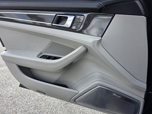 Used 2021 Porsche Panamera Turbo S image 23