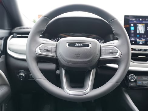 Used 2026 Jeep Compass Limited AWD/4WD image 17