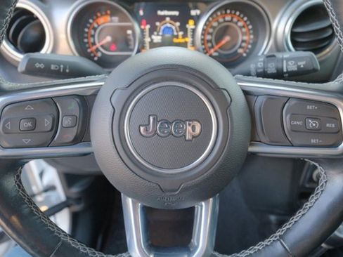Used 2020 Jeep Wrangler Unlimited Sahara image 26