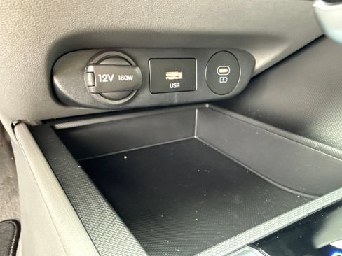 Certified 2025 Hyundai Elantra SE FWD image 22