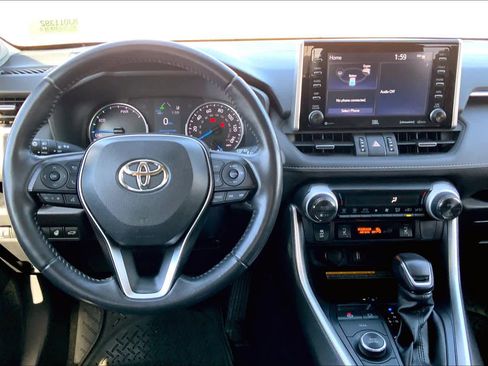 Certified 2021 Toyota RAV4 XLE Premium image 5