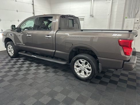 Used 2016 Nissan Titan SL AWD/4WD image 6