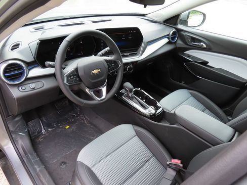 New 2026 Chevrolet Trax LT w/ Driver Confidence Package FWD image 17