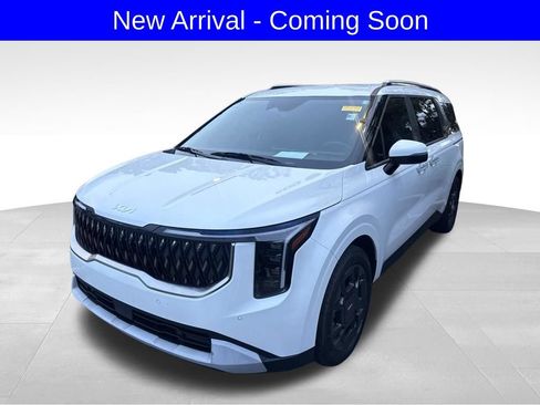 Used 2025 Kia Carnival EX FWD image 2