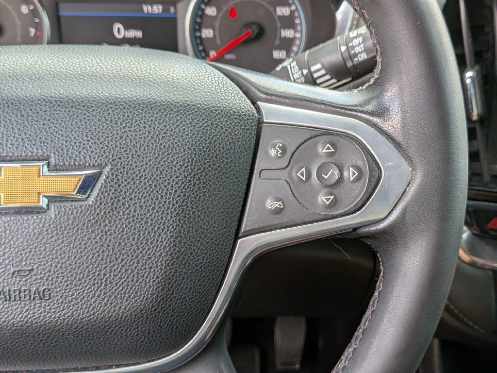 Used 2023 Chevrolet Traverse LT FWD image 19