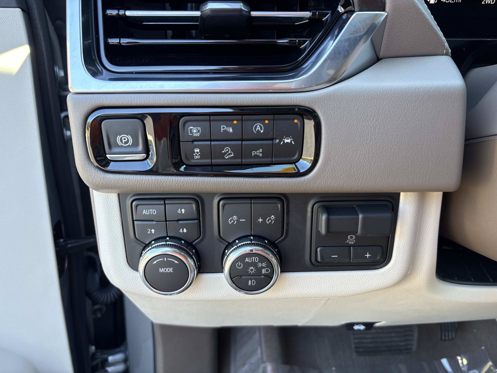 Used 2026 GMC Yukon Denali w/ Denali Reserve Package AWD/4WD image 19